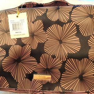 Hanging toiletries bag